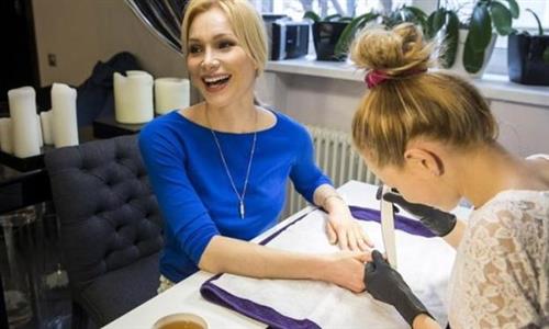 Nhà giàu ủng hộ Tổng thống Putin, từ bỏ đồ xa xỉ