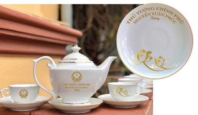 Buộc tiêu hủy lô ấm chén in tên Chủ tịch nước và Thủ tướng