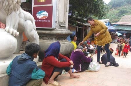 Thu nhập 'khủng' của ăn xin đền Bảo Hà