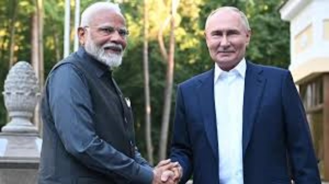 Tổng thống Putin lái xe điện chở Thủ tướng Modi dạo quanh dinh thự