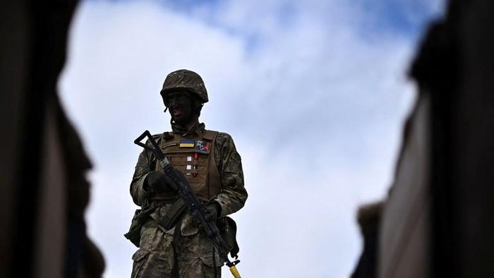 12 tên lửa phóng từ HIMARS, 8 UAV bị bắn rơi