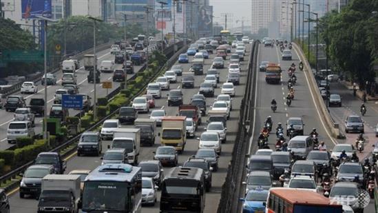 Xe lửa và xe buýt đâm nhau ở Indonesia, 14 người chết