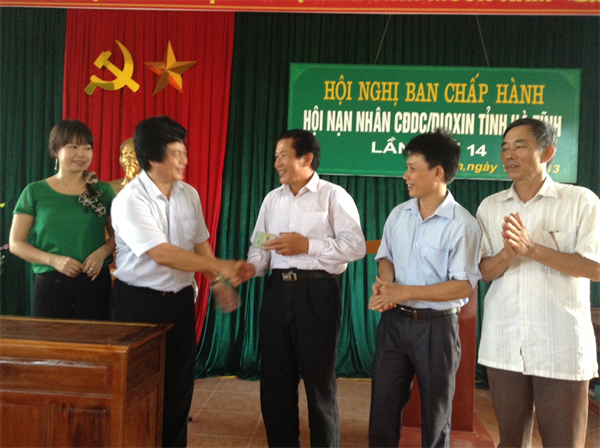 Người Việt ở Nga quan tâm hỗ trợ trẻ em bị di chứng chất độc da cam ở quê nhà