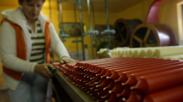 Lo sợ không có điện, nhiều người Anh mua nến tích trữ