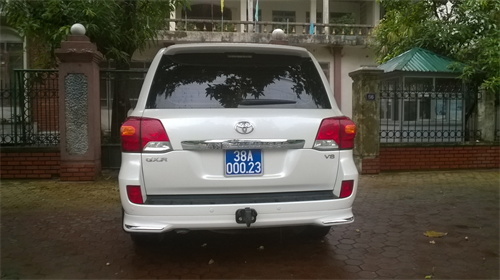 Đi xe biển giả, Trưởng ban Khu kinh tế nói do 'sơ suất'