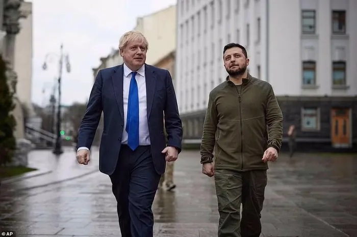 Thủ tướng Anh Johnson bất ngờ thăm Ukraine