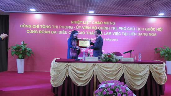 Ủy viên Bộ Chính trị, Phó  CT Quốc hội Tòng Thị Phóng bắt đầu chuyến thăm và công tác tại LB Nga (20/9/2015)