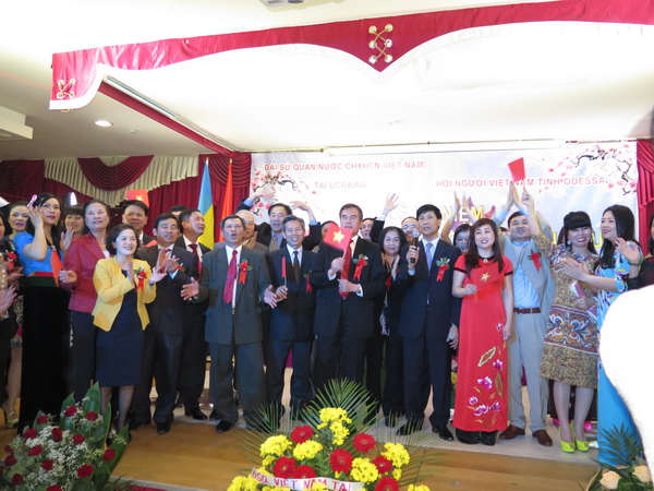 Mít tinh kỷ niệm tròn 60 năm chiến thắng Điện Biên Phủ của Việt Nam tại Ôđessa – Ucraina