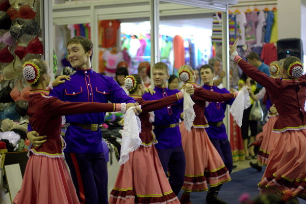 Hội chợ tri ân khách hàng của cộng đồng người Việt tại TP Voronezh