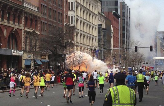 Thời điểm phát nổ 2 quả bom ở thành phố Boston, Mỹ