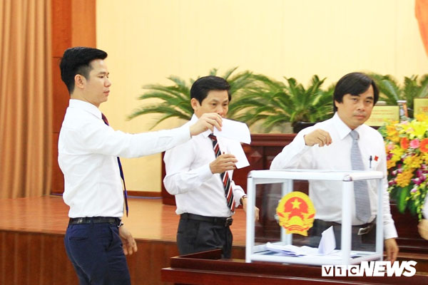 Chuẩn bị hợp nhất 3 văn phòng, Đà Nẵng miễn nhiệm nhiều chức danh