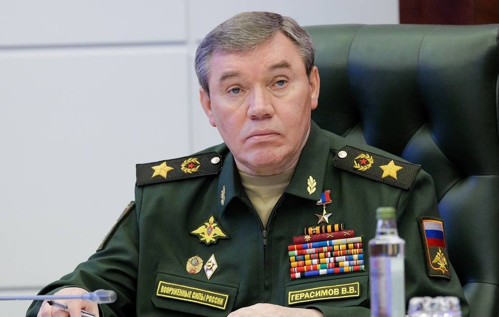 Tướng Gerasimov thăm vùng chiến sự, yêu cầu đánh phủ đầu Ukraine