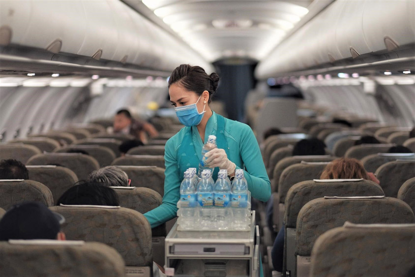 Vietnam Airlines lên tiếng vụ tiếp viên về từ Anh dương tính với Covid-19