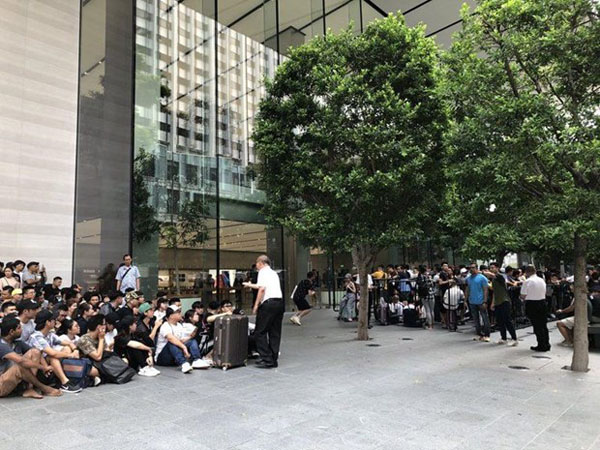 Bộ ba iPhone 11 bắt đầu chính thức lên kệ bán lẻ trên khắp thế giới