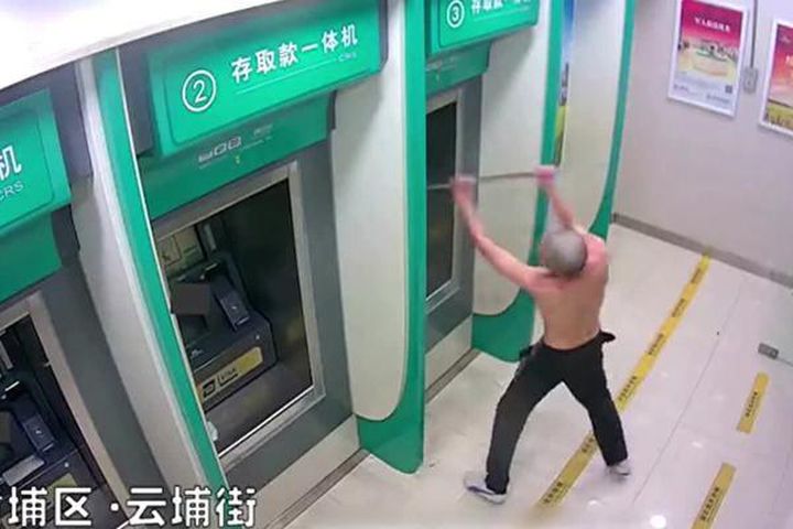 Người đàn ông phá hoại nhiều cây ATM vì chán nản và mất ngủ
