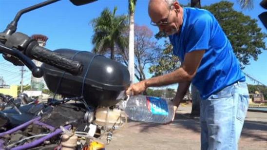 Choáng với mô tô chạy 500 km chỉ bằng 1 lít nước lã