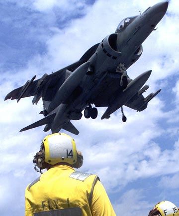 Chiến đấu cơ Mỹ thả bom khẩn cấp ở Australia