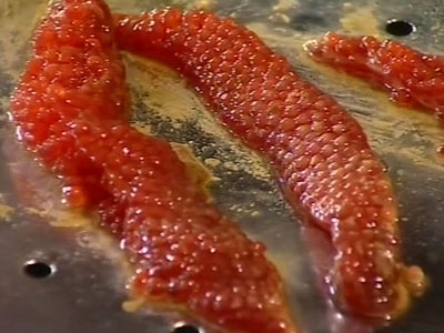 Moskva: Cơ sở đóng hộp trứng cá đỏ mang vi khuẩn gây bệnh đường ruột E.Coli