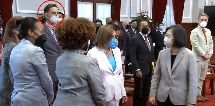 Bà Pelosi bị chỉ trích vì ''bí mật'' cho con trai cùng thăm Đài Loan