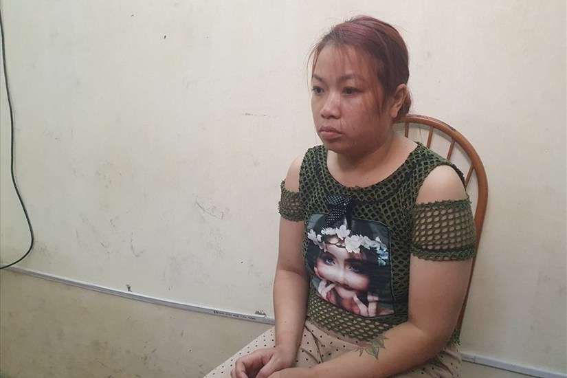 Thời điểm bắt giữ kẻ bắt cóc bé trai 2 tuổi: Nữ nghi phạm không kịp phản ứng, chỉ ''ôm chăn chịu trói''