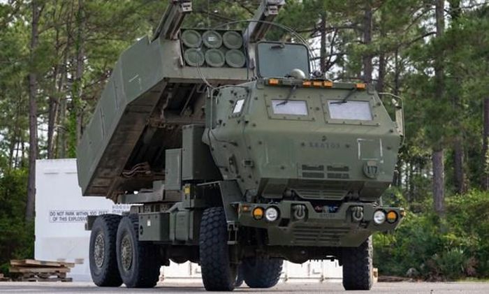 Ba Lan tiếp nhận các hệ thống HIMARS đầu tiên từ Mỹ