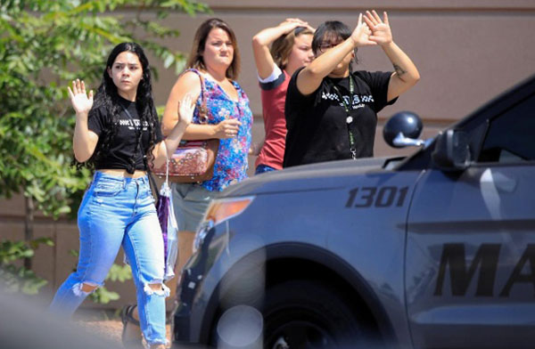 Hình ảnh nghẹt thở bên trong siêu thị xảy ra xả súng tại Mỹ