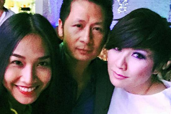 Bằng Kiều gây sốc khi chụp hình chung với hai vợ