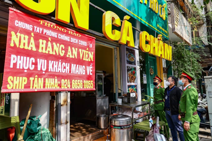 Chuyên gia: Hơn 2.000 ca COVID-19/ngày, Hà Nội cần thay đổi cách chống dịch