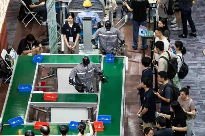 Lao động Trung Quốc huấn luyện AI cách thay thế mình