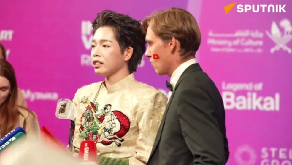 Đức Phúc đã trả lời câu hỏi của phóng viên Sputnik về chiến thắng tại Intervision-2025