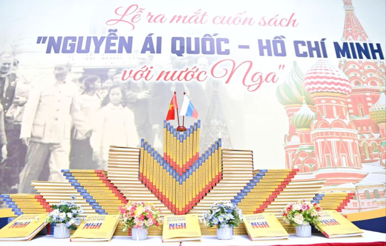 Ra mắt sách ảnh 'Nguyễn Ái Quốc - Hồ Chí Minh với nước Nga'