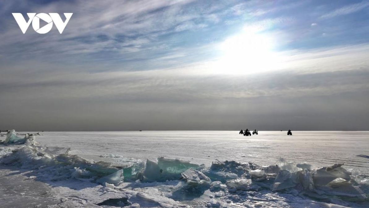 Có gì đặc biệt tại hồ nước ngọt sâu nhất thế giới ở Nga?