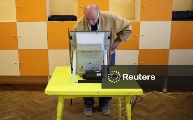 Bầu cử Bulgaria: Cựu Tổng thống thân Nga Rumen Radev chiếm ưu thế