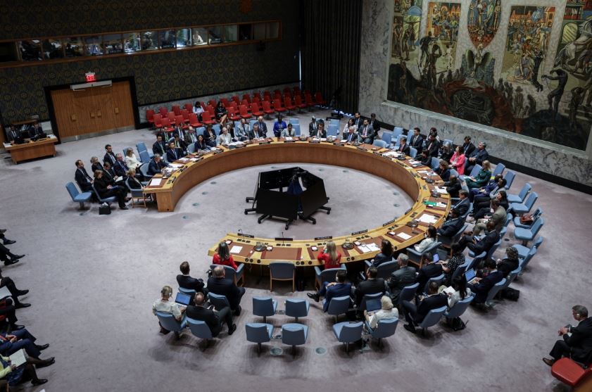 Phương Tây tiến thoái lưỡng nan nếu chạm đến 