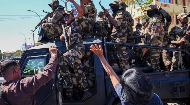 Các quân nhân Madagascar tuyên bố giành chính quyền