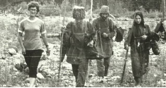 1 gia đình tự cô lập trong rừng từ năm 1936, không biết Thế chiến II đã kết thúc