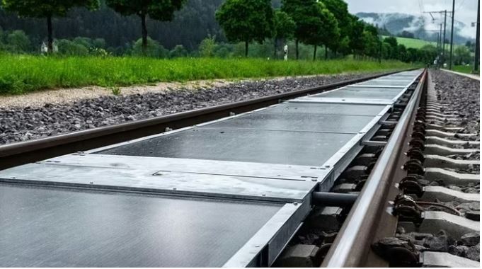 Biến đường ray thành nhà máy điện mặt trời