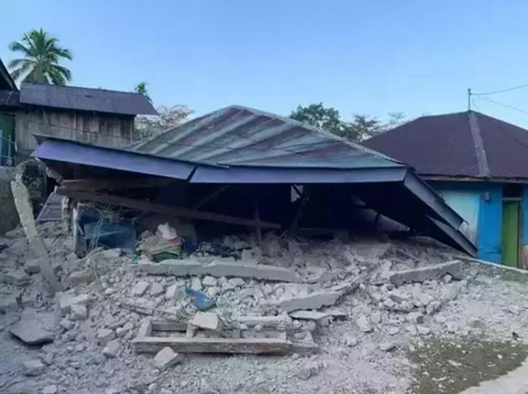 Động đất 7,7 độ rung chuyển Indonesia, cảnh báo sóng thần