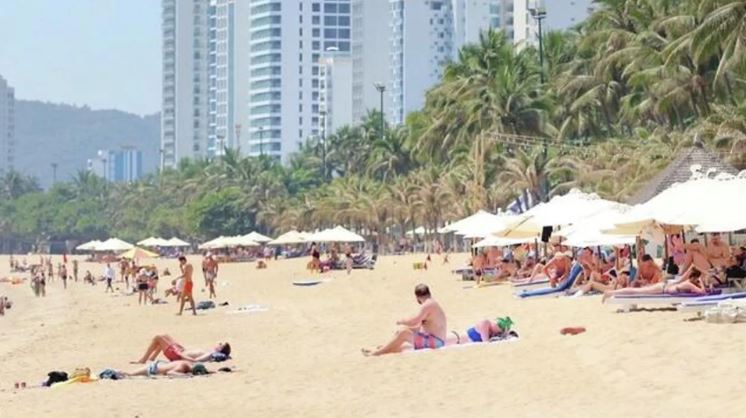 Việt Nam 3 tháng liền đón trên 2 triệu khách quốc tế, khách Nga tăng hơn 200%