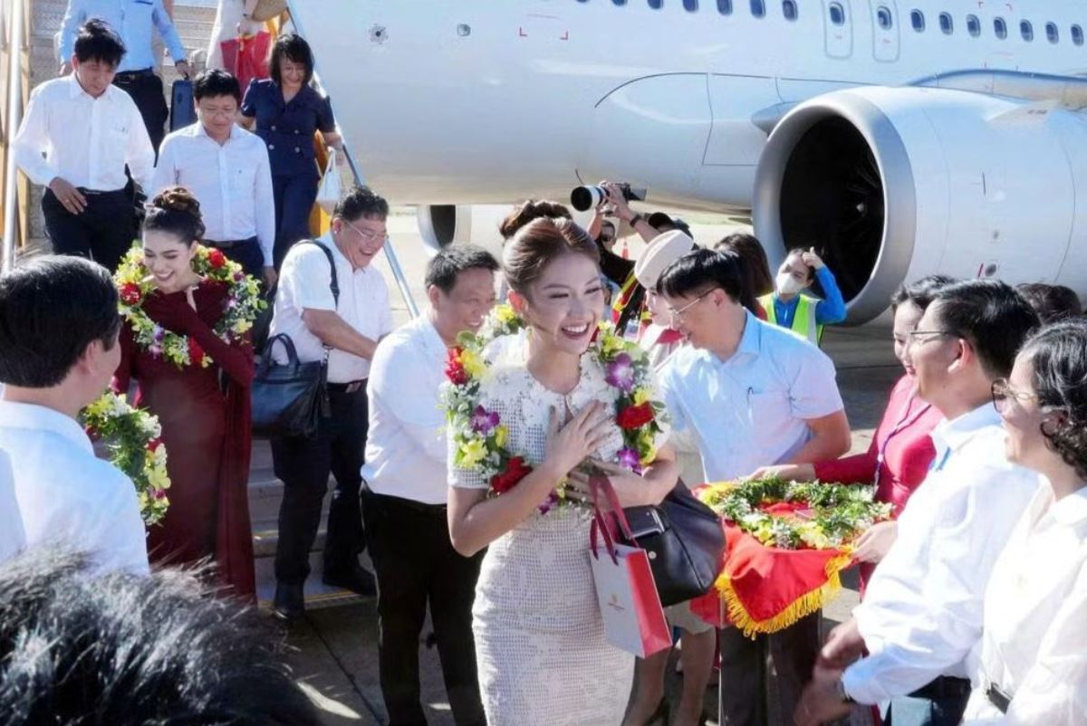 Quảng Trị đón những vị khách đầu tiên trên chuyến bay Cam Ranh - Đồng Hới