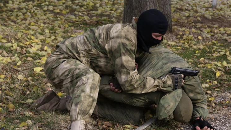 FSB: 2 cư dân Crưm bị bắt giữ vì chuyển dữ liệu quân sự và phòng thủ lãnh thổ cho Kiev
