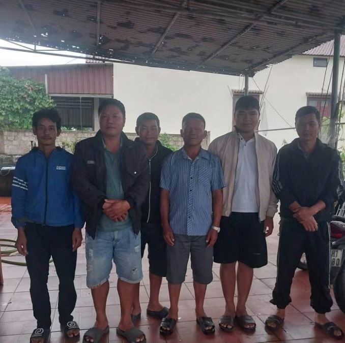 Đang câu mực, ngư dân Quảng Trị cứu 5 công nhân mắc kẹt giữa biển