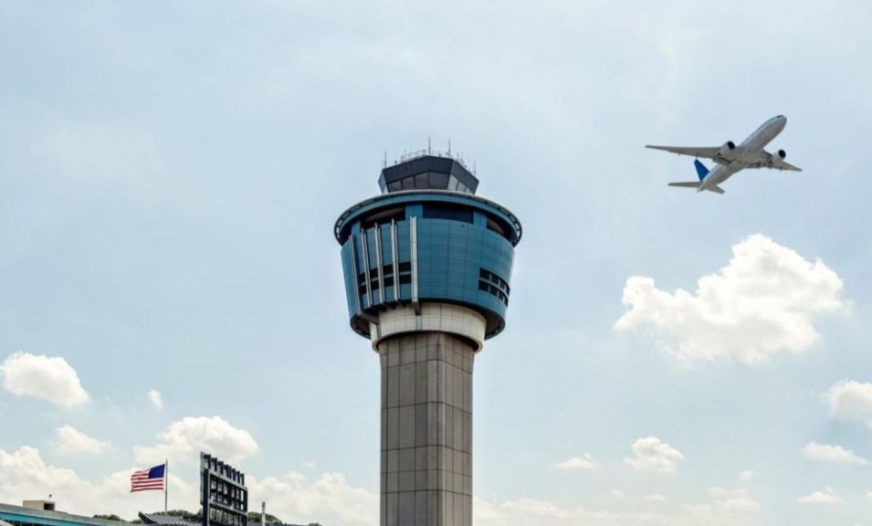 Mỹ thưởng lớn cho nhân viên không lưu làm việc khi chính phủ đóng cửa