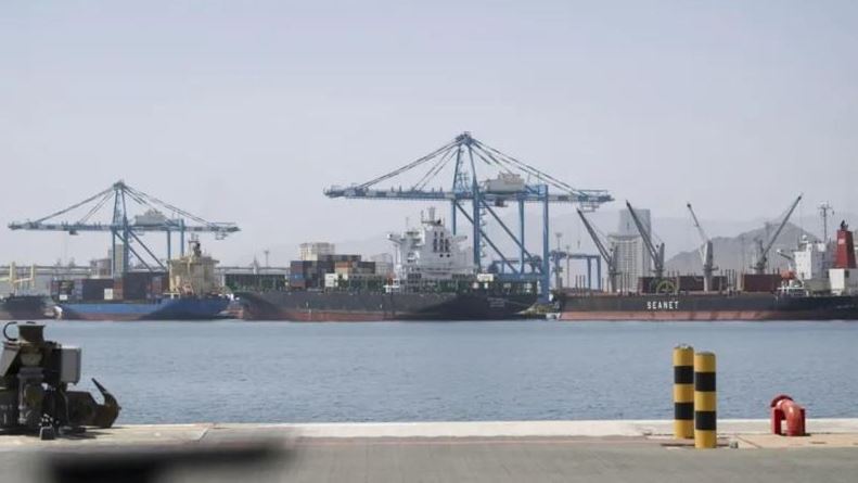 Iran triển khai tên lửa và UAV tại eo biển Hormuz đối phó tàu sân bay Mỹ