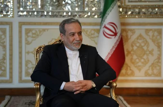 Bộ trưởng Mỹ bị chỉ trích vì ăn mừng khi Iran bị loại khỏi World Cup