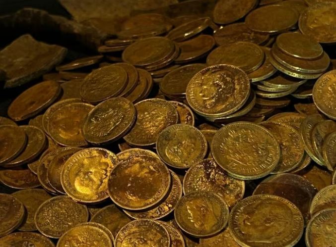 Đào móng nhà, phát hiện kho báu tiền cổ quý giá hơn 13 tỷ đồng