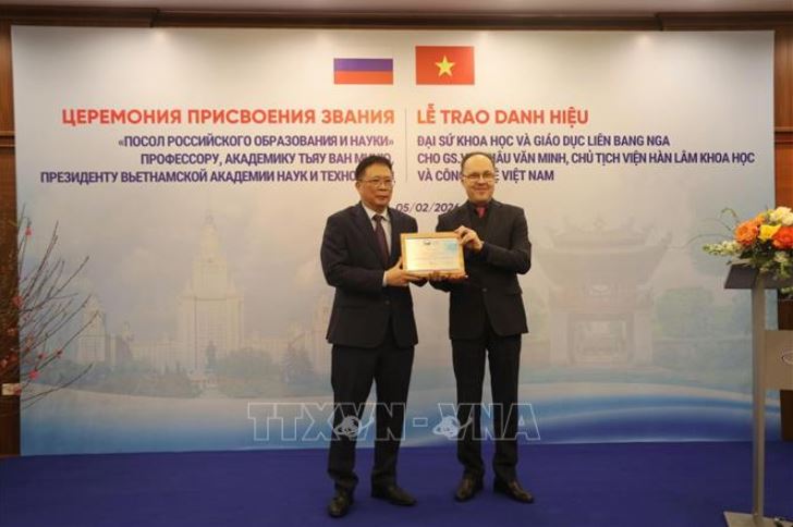 Giáo sư, Viện sĩ Châu Văn Minh nhận danh hiệu Đại sứ Khoa học và Giáo dục Nga
