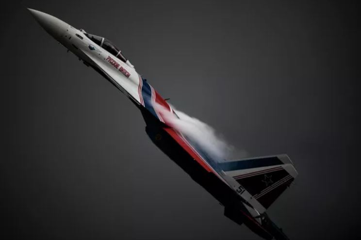 Bảo vệ bầu trời: Sức mạnh và sự duyên dáng của đội bay 