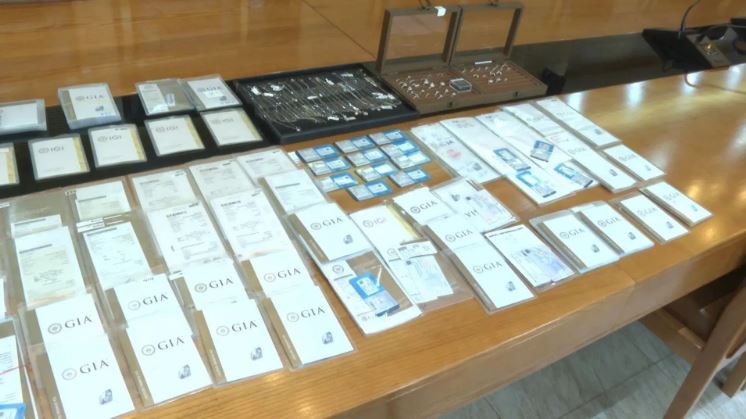 30.000 viên kim cương lậu 