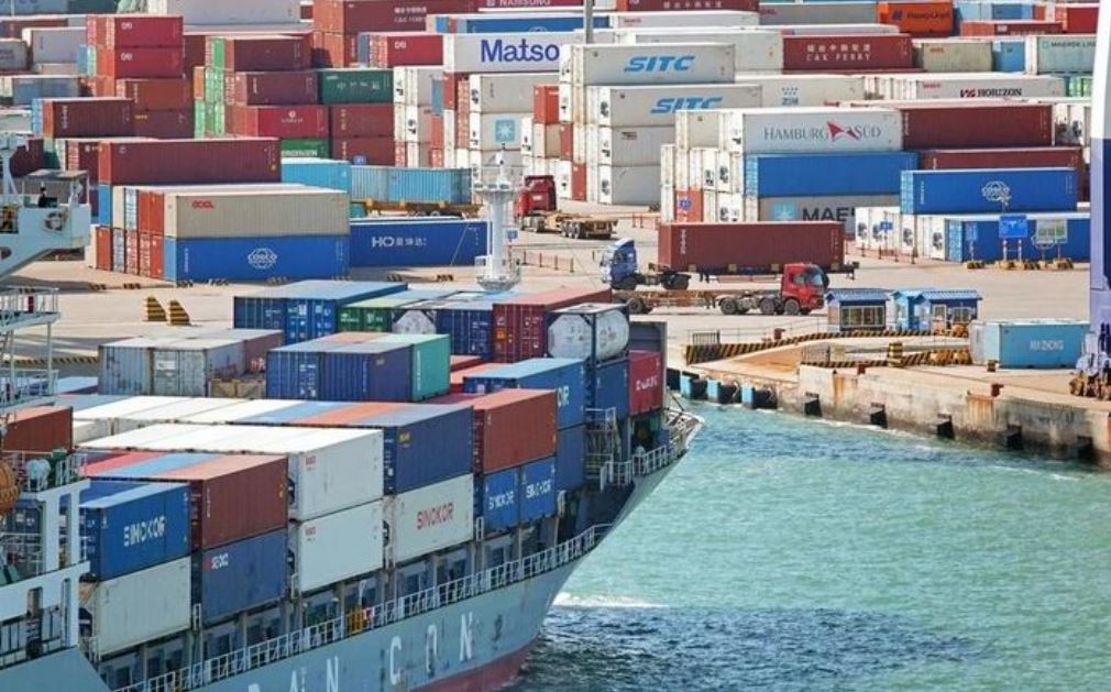 Phản ứng toàn cầu trước thuế quan 15% của Mỹ